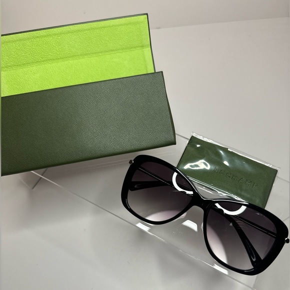 Longchamp New Sunglasses with Hard Case & Cleaning Cloth - Picture 2 of 12